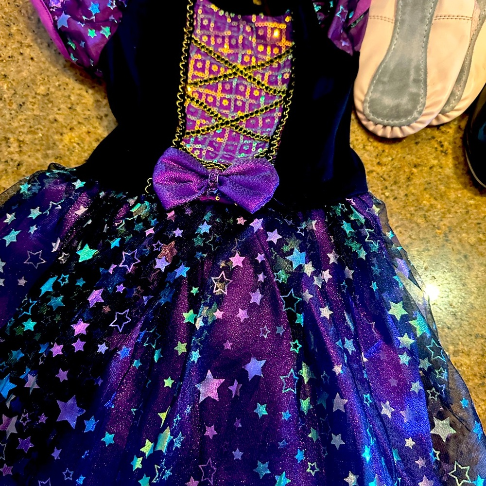 Toddler girls dance lot